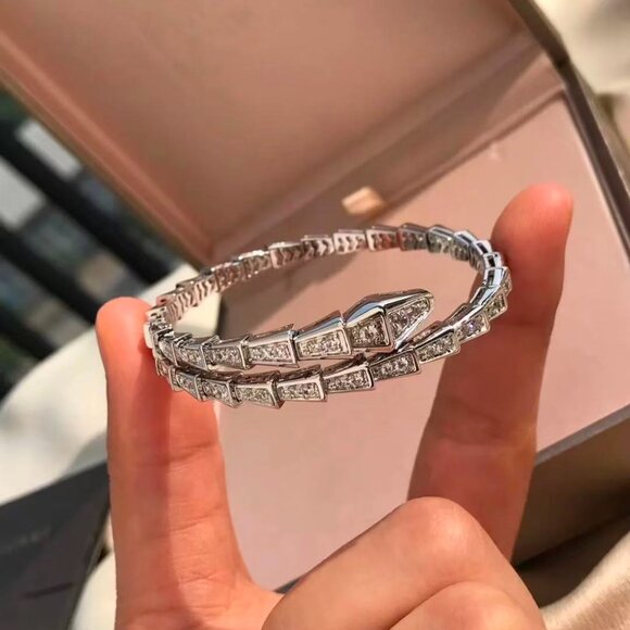 Bulgari's new snake bracelet with diamonds - Picture 2 of 6